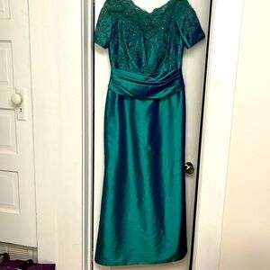 Jade by Jasmine emerald formal dress